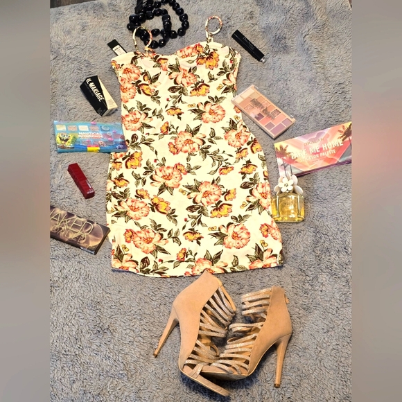 White Floral Dress size M - Picture 5 of 7